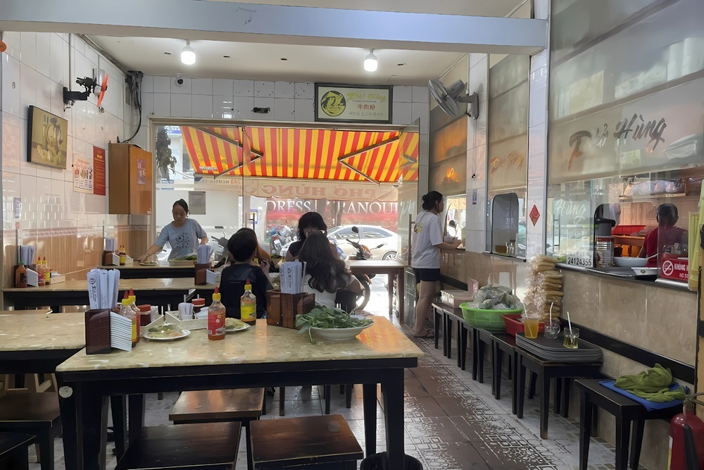 inside pho hung restaurant